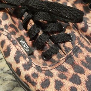 Atwood Low Cheetah Van's